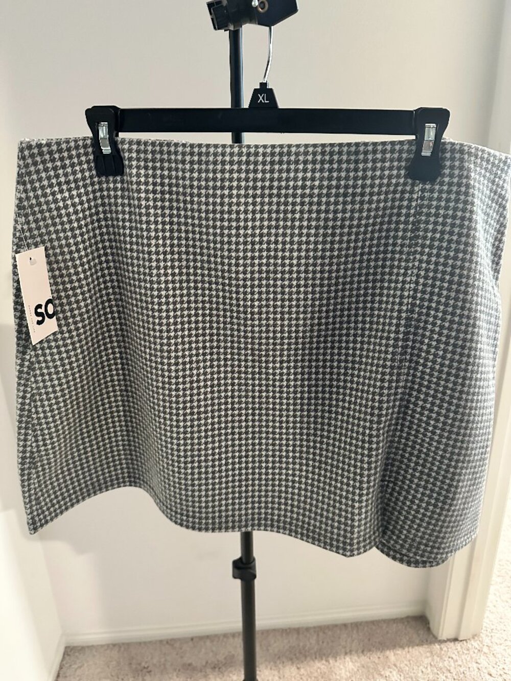 Cute houndstooth mini skirt